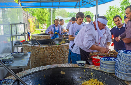 TASHKENT, UZBEKISTAN - MAY 7, 2015: People wait in lines for pilaf in Center Asian Plov Center, on May 7 in Tashkent.のeditorial素材