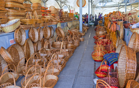 TASHKENT, UZBEKISTAN - MAY 5, 2015: The handmade wicker baskets' are traditional for Central Asia, so there is a large pavilion in Chorsu Bazaar with the wide range of these goods, on May 5 in Tashkent.のeditorial素材