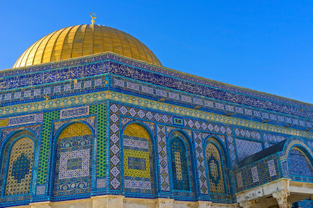 The Dome of the Rock decorated with colorful glazed tiles, covered with geometric islamic patterns and Quranic calligraphy, Jerusalem, Israel.のeditorial素材