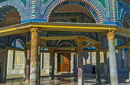 The air architecture of the Dome of the Chain with its slender stone pillars and richly ornamented arches and ceiling, Jerusalem, Israel.のeditorial素材