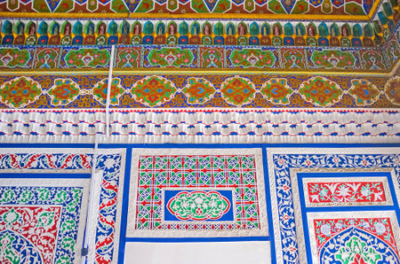 KOKAND, UZBEKISTAN - MAY 6, 2015: The islamic patterns in the throne room of the Khudayar Khan Palace, on May 6 in Kokand.のeditorial素材