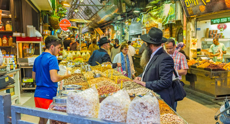 JERUSALEM, ISRAEL - FEBRUARY 17, 2016: The hazelnuts, pistachios, cashews, peanuts, sunflower seeds and popcorn are popular snacks in Israel, on February 17 in Jerusalem.のeditorial素材