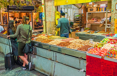 JERUSALEM, ISRAEL - FEBRUARY 17, 2016: The jelly candies, nuts and sunflower seeds are popular snacks, offering in Mahane Yehuda market, on February 17 in Jerusalem.のeditorial素材