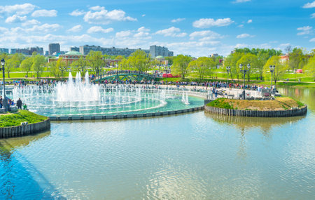 MOSCOW, RUSSIA - MAY 10, 2015: The numerous visitors enjoy the fountains and cascade of ponds in Tsaritsyno Park, on May 10 in Moscow.のeditorial素材