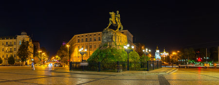 KIEV, UKRAINE - SEPTEMBER 11, 2016: Panorama of St Sophia Square with the monument to Hetman Bohdan Khmelnytsky and bell tower of St Michael's Golden Domed Monastery on the distance, on September 11 in Kiev.のeditorial素材