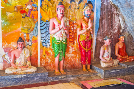 ANURADHAPURA, SRI LANKA - NOVEMBER 26, 2016: The Buddhist figures in Isurumuniya Rock Temple, surrounded by colorful paintings, on November 11 in Anuradhapura.のeditorial素材