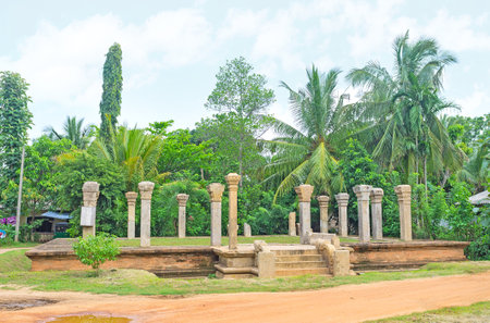 The ruins of building with preserved carved pillars at Jetavana Vihara, Anuradhapura, Sri Lanka.のeditorial素材