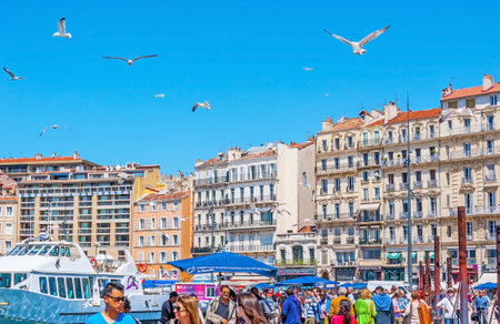 MARSEILLE, FRANCE - MAY 4, 2013: The seagulls fly over the crowded fish market and Vieux Port, on May 4 in Marseille.のeditorial素材