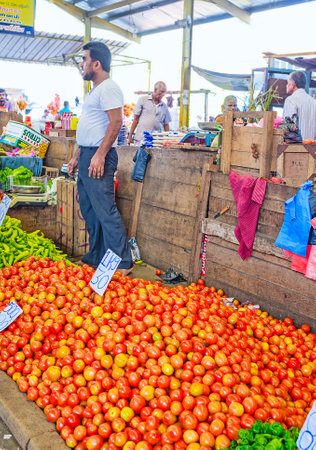 COLOMBO, SRI LANKA - DECEMBER 6, 2016: The heap of red tomatos at Fose agricultural market, on December 6 in Colombo.のeditorial素材