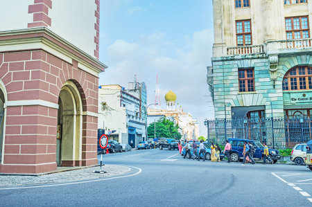 COLOMBO, SRI LANKA - DECEMBER 6, 2016: The walk along the Chatham street next to the Old Lighthouse with the view on green dome of Fort Jumma Mosque on the distance, on December 6 in Colombo.のeditorial素材
