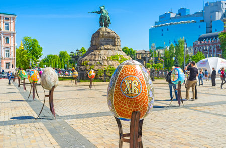 KIEV, UKRAINE - APRIL 29, 2016: The Fair in the city centre with installation of Easter eggs, on April 29 in Kievのeditorial素材