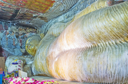 DAMBULLA, SRI LANKA - NOVEMBER 27, 2016: The giant statue of the Reclining Lord Buddha, carved of the rock  in Devaraja lena Cave (Divine King Cave or the Lord of the Gods Cave) of the Dambulla Cave Monastery, on November 27 in Dambulla.のeditorial素材
