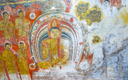 DAMBULLA, SRI LANKA - NOVEMBER 27, 2016: The ancient murals on the wall of Devaraja lena Cave (Divine King Cave or the Lord of the Gods Cave) of the Dambulla Viharaya, on November 27 in Dambulla.のeditorial素材