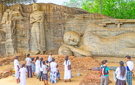 POLONNARUWA, SRI LANKA - NOVEMBER 27, 2016: The tourists discover the Reclining statue of Buddha in Gal Viharaya Temple, also famous as the Uttararama, on November 27 in Polonnaruwa.のeditorial素材