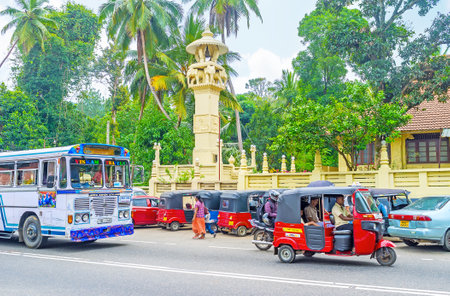 PERADENIYA, SRI LANKA - NOVEMBER 28, 2016: The traffic on Colombo-Kandy Highway with the view on  scenic tower of Gatambe Sri Rajopawanaramaya Temple, on November 28 in Peradeniya.のeditorial素材