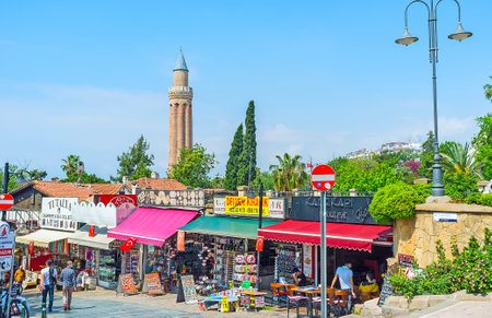 ANTALYA, TURKEY - MAY 6, 2017: The tourist bazaar in the hilly Izmirli Ali Efendi descent, leading to the harbor, on May 6 in Antalya.のeditorial素材