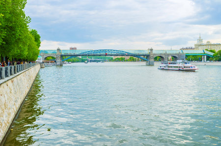 MOSCOW, RUSSIA - MAY 11, 2015: The modern pedestrian Andrew Bridge is a fine viewpoint, overlooking both banks of Moskva River, on May 11 in Moscow, Russiaのeditorial素材