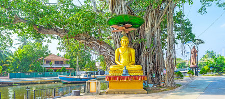 The golden statue of Meditating Lord Buddha of Sri Gangathilaka Purana Viharaya Temple on the bank of Hamilton's Canal in Wattala suburb of Colombo, Sri Lanka.のeditorial素材