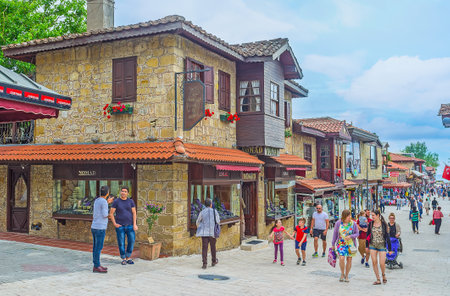 SIDE, TURKEY - MAY 8, 2017: The noisy shopping street with wide range of goods and atmosphere of the Eastern market, on May 8 in Side.のeditorial素材