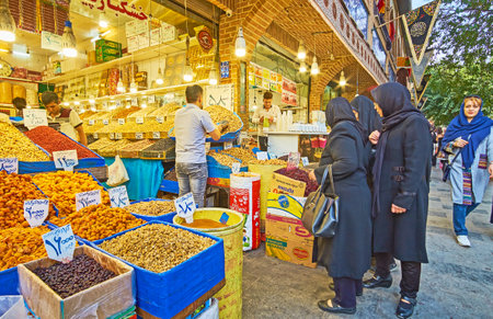 TEHRAN, IRAN - OCTOBER 11, 2017: The  clients at the showcase of Grand Bazaar store, selling sweets, candies, nuts and dry fruits, on October 11 in Tehran.のeditorial素材