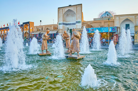 YAZD, IRAN - OCTOBER 17, 2017: Fountain in Amir Chakhmaq square with beautiful bronze sculptures attract tourists, on October 17 in Yazdのeditorial素材