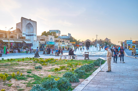 YAZD, IRAN - OCTOBER 17, 2017: Amir Chakhmaq square in the most busy place in the city during evening time, on October 17 in Yazdのeditorial素材