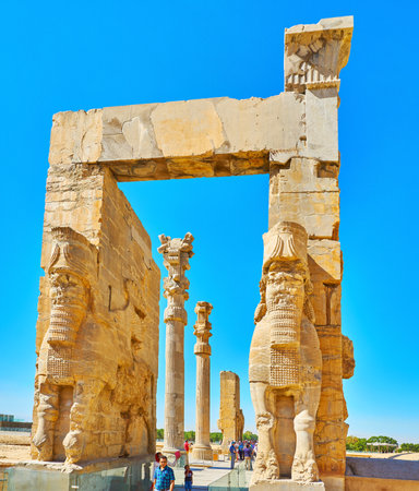 PERSEPOLIS, IRAN - OCTOBER 13, 2017: Two huge Lamassu  (Assyrian deity) protect the entrance to All Nations Gate (Xerxes Gate) in Persepolis archaeological site, on October 13 in Persepolis.のeditorial素材