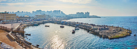 ALEXANDRIA, EGYPT - DECEMBER 17, 2017: Panorama of the Western Harbor from ramparts of Qaitbay citadel, on December 17 in Alexandria.のeditorial素材