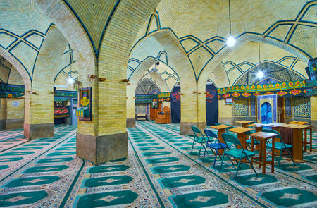 ISFAHAN, IRAN - OCTOBER 20, 2017: The classroom of Chaharbagh Theological school is located in the mosque, on October 20 in Isfahan.のeditorial素材