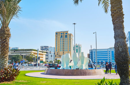 DOHA, QATAR - FEBRUARY 13, 2018: The Water Jar Monument among the greenery of Corniche promenade, on February 13 in Dohaのeditorial素材