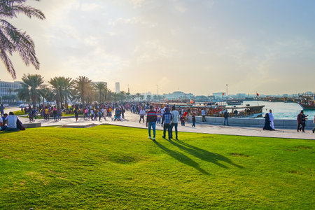 DOHA, QATAR - FEBRUARY 13, 2018: The sunset over the multi-crowded Corniche promenade, this place is very popular among the youth and migrant workers, on February 13 in Dohaのeditorial素材