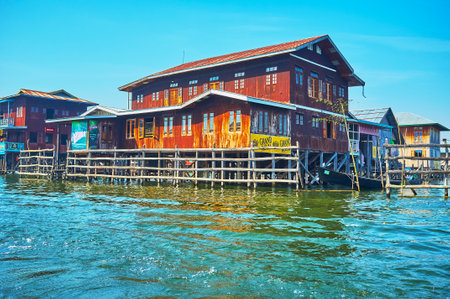 INLE LAKE, MYANMAR - FEBRUARY 18, 2018:  Intha fishing village boasts many handicraft workshops and souvenir stores, located in stilt houses on water, on February 18 on Inle Lake.のeditorial素材