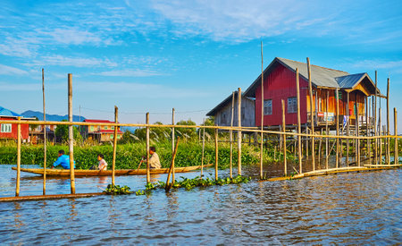 YWAMA, MYANMAR - FEBRUARY 18, 2018: The stilt houses, floating farms and canels of the village on Inle Lake, on February 18 in Ywama.のeditorial素材