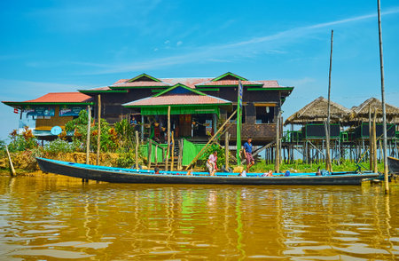 YWAMA, MYANMAR - FEBRUARY 18, 2018: The colorful wooden house on stilts with small pavilions serves as the tourist cafe on Inle Lake, on February 18 in Ywama.のeditorial素材