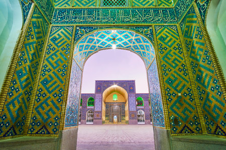 KERMAN, IRAN - OCTOBER 15, 2017: The view on tiled portal of Jame Mozaffari Mosque through the beautiful arch of its gate, on October 15 in Kerman.のeditorial素材