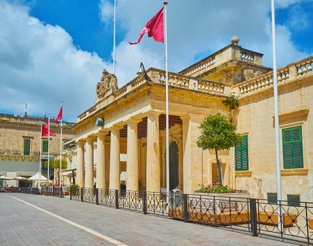 The scenic stone portico of medieval building of Main Guard and Chancellery (nowadays Italian Cultural Institute), located in Palace Square (St George's Square) in Valletta, Malta.のeditorial素材