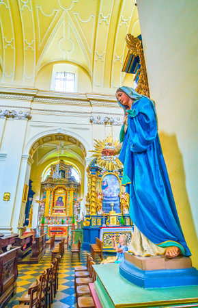 KRAKOW, POLAND - JUNE 11, 2018: The sculpture of Virgin Mary located in the prayer hall of St. Bernard of Siena Church, on June 11 in Krakow.のeditorial素材