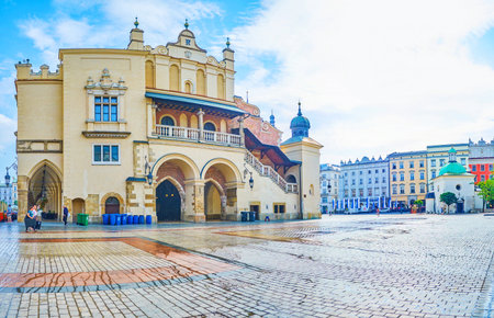 KRAKOW, POLAND - JUNE 11, 2018: The morning view on empty Rynek Glowny and closed stalls on Sukiennice, on June 11 in Krakow.のeditorial素材