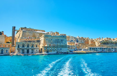 The pleasant trip to three cities along the Grand Harbour of Valletta with a view on its medieval ramparts and bastions, historical mansions, churches and Quarry Wharf on foreground, Malta.のeditorial素材