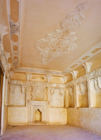 KASHAN, IRAN - OCTOBER 22, 2017: Interior of the small room in Abbasi House with ornate carved plaster decoration of the ceiling and walls, on October 22 in Kashan.のeditorial素材