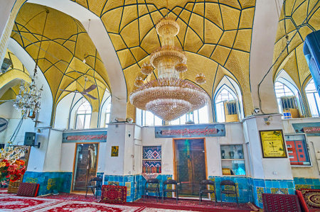 KASHAN, IRAN - OCTOBER 22, 2017: The male prayer hall of Shahzadeh-ye Ibrahim Holy Shrine with relief brick domes and scenic chandelier, on October 22 in Kashan.のeditorial素材