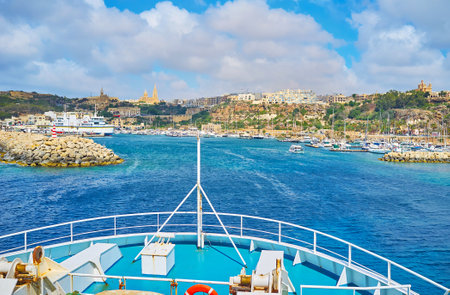 The ro-ro ferry arrives to the Mgarr harbour of Ghajnsielem town on Gozo Island, Malta.のeditorial素材
