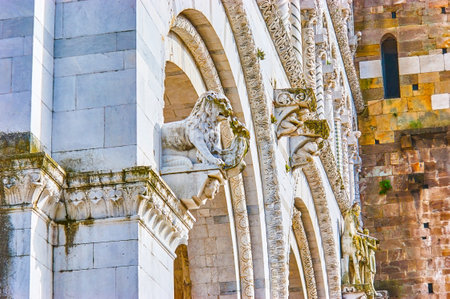The beautiful carved marble sculptures on the frontage of Sam Martin of Tours Cathedral in Lucca, Italyのeditorial素材