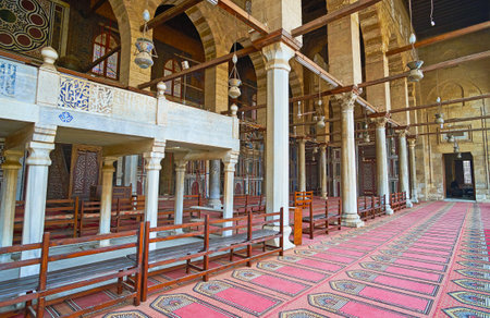 CAIRO, EGYPT - DECEMBER 21, 2017:  Interior of historic Al-Muayyad mosque with slender stone pillars and parble dikka (tribune) from the left side, on December 21 in Cairo.のeditorial素材