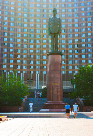 MOSCOW, RUSSIA - JUNE 29, 2013: The monument to General Charles de Gaulle in front of the Cosmos Hotel, located in Mira Avenue, Ostankinsky district, on June 29 in Moscow.のeditorial素材