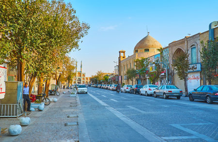 YAZD, IRAN - OCTOBER 18, 2017: Qiyam street is one of the shopping streets in old town, here the stores and stalls of Khan Bazaar are neighboring with historic city landmarks, on October 18 in Yazd.のeditorial素材