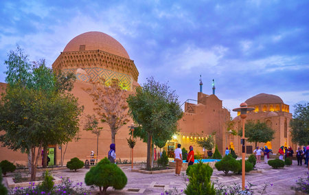 YAZD, IRAN - OCTOBER 18, 2017: Evening is perfect time for the walk in old town, visit Alcexander's Prison, Maghbareh-ye Davazdah Imam (Twelve Imams) Mausoleum and the garden, on October 18 in Yazdのeditorial素材