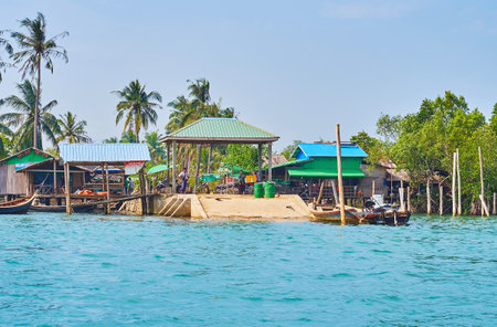 KANGYI, MYANMAR - MARCH 1, 2018: The  ferry terminal of the village with stilt houses and jungle on the background, on March 1 in Kangyi.のeditorial素材