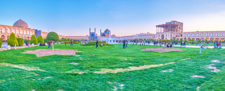 ISFAHAN, IRAN - OCTOBER 19, 2017: Panorama of the large grass area in Nashq-e Jahad Sqaure, a popular place for active games, on October 19 in Isfahanのeditorial素材