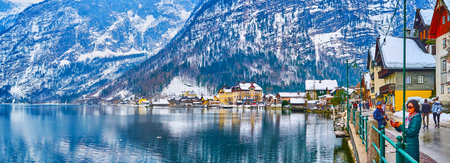 HALLSTATT, AUSTRIA - FEBRUARY 21, 2019: Enjoy the scenic Hallstatter see and snowy Dachstein Alps from the lakeside promenade of Seestrasse, on February 21 in Hallstatt.のeditorial素材